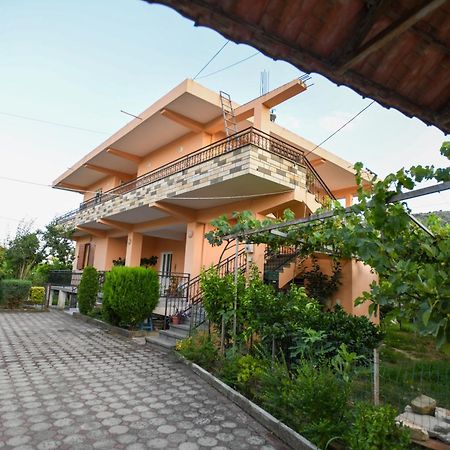 Apartment Darlin Berat Exteriér fotografie