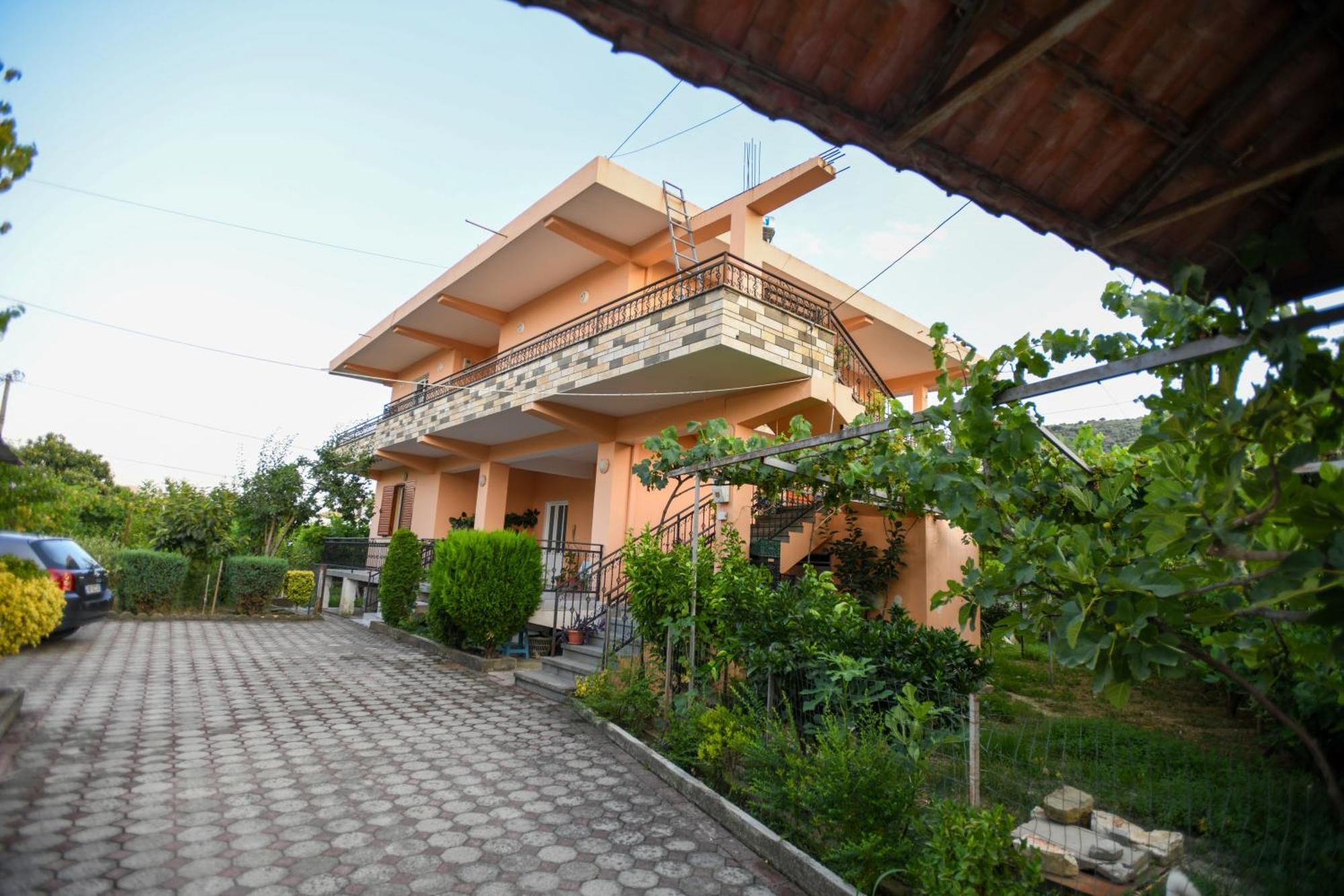 Apartment Darlin Berat Exteriér fotografie