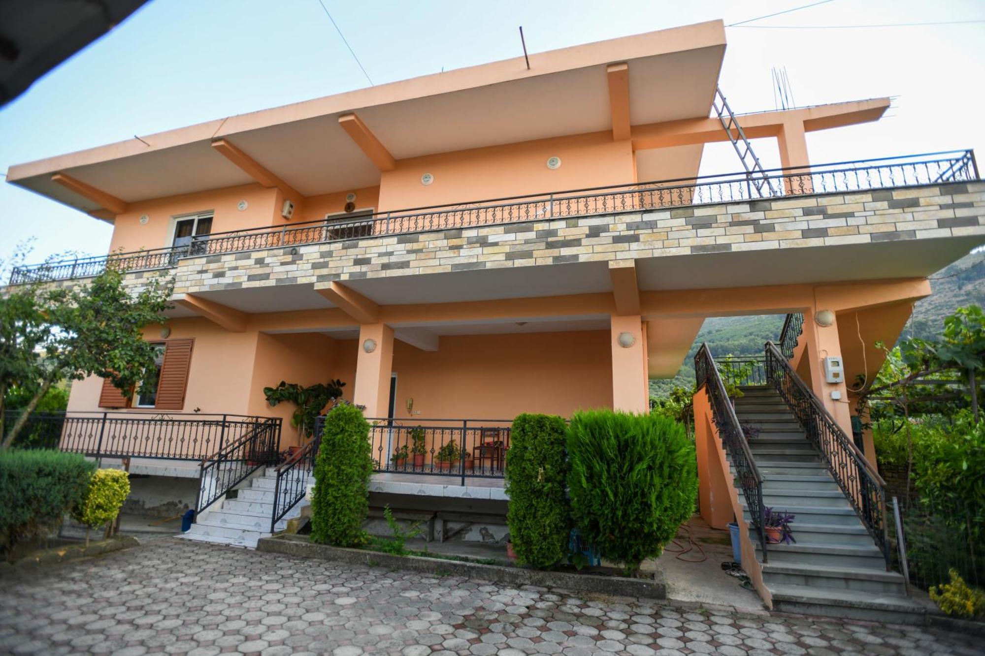 Apartment Darlin Berat Exteriér fotografie